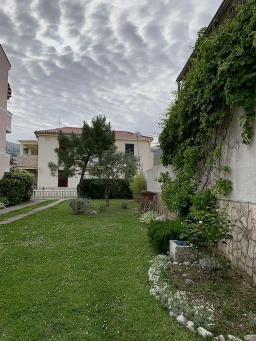 Sunny Grandma'S Garden Apartment Baška Екстериор снимка